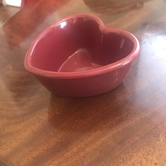 Chantal Heart Shaped Deep BurgundyBaking Dish Smooth Edge VALENTINE READY - Picture 2 of 6